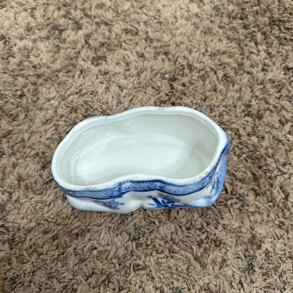 Vintage Blue and White Porcelain Cat Trinket Box Chinoiserie Ceramic Figurine - Picture 3 of 5